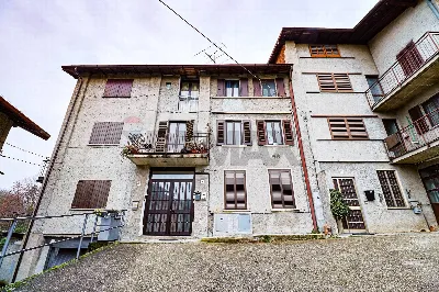 Appartamento a Laveno-Mombello