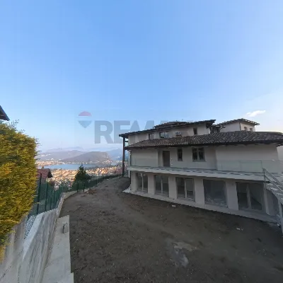Appartamento a Cadegliano-Viconago
