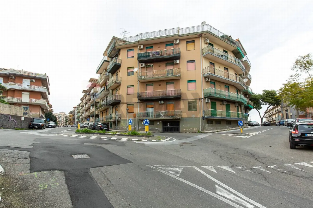 Appartamento in vendita ad Aci Catena - foto 2
