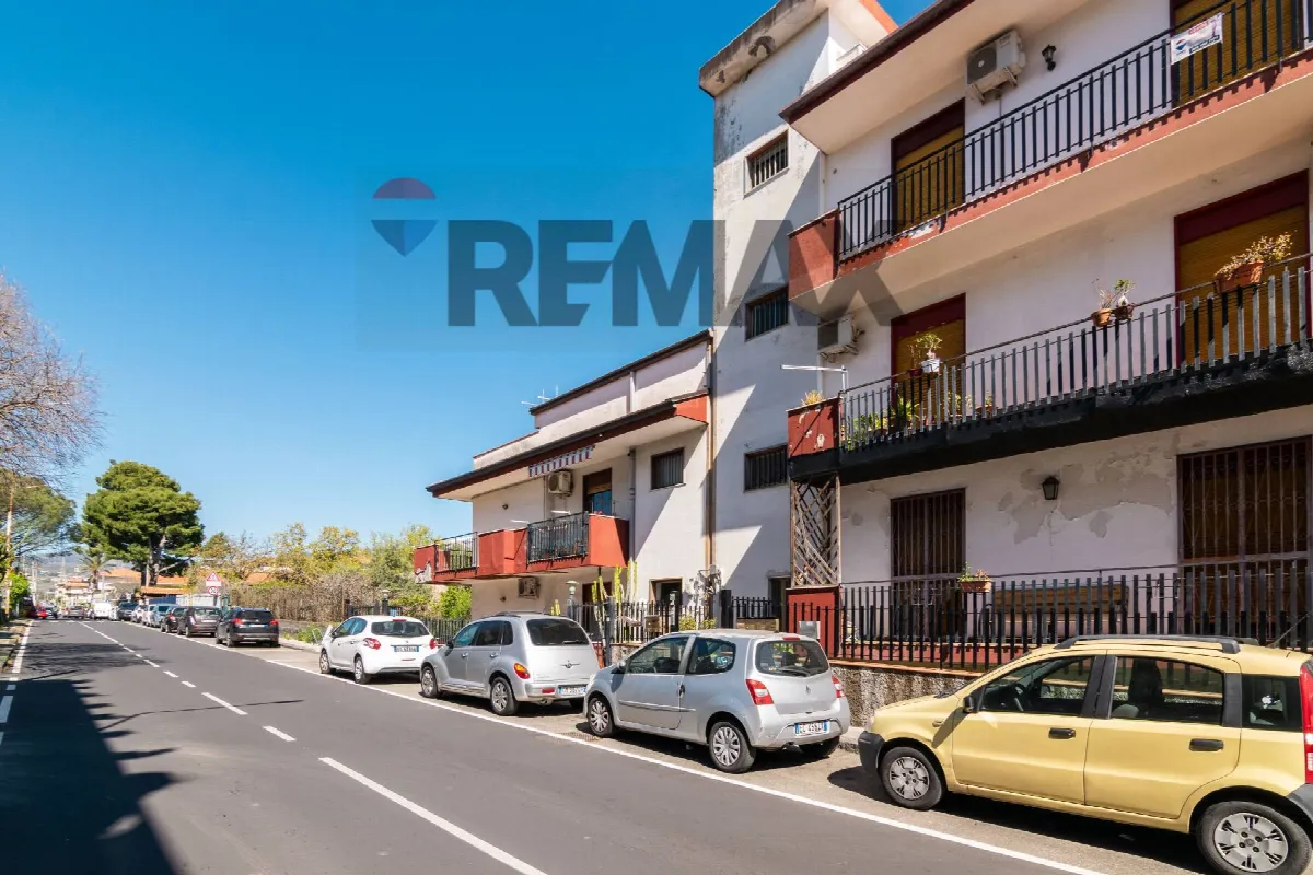 Appartamento in vendita ad Aci Sant'Antonio - foto 2