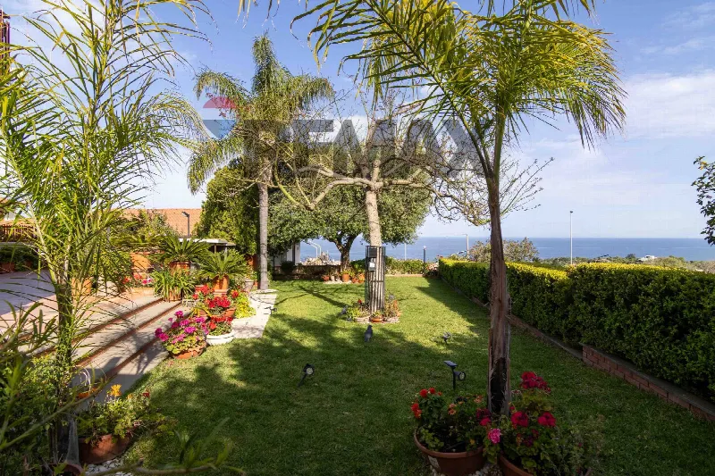 Appartamento in vendita ad Aci Castello - foto 1