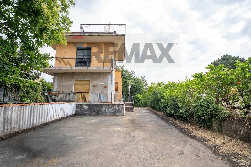Appartamento in vendita ad Aci Sant'Antonio - foto 1