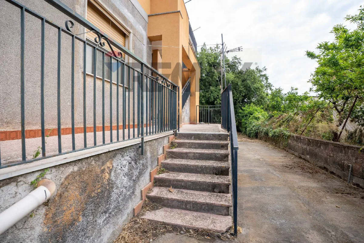 Appartamento in vendita ad Aci Sant'Antonio - foto 3