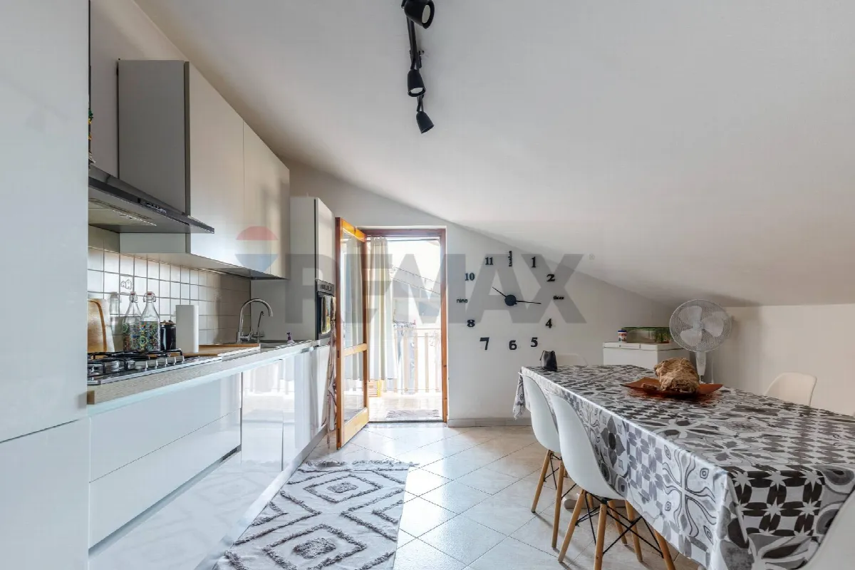 Appartamento in vendita ad Aci Sant'Antonio - foto 3