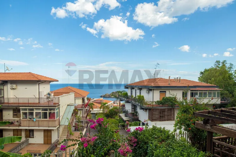 Appartamento in vendita ad Aci Castello - foto 1