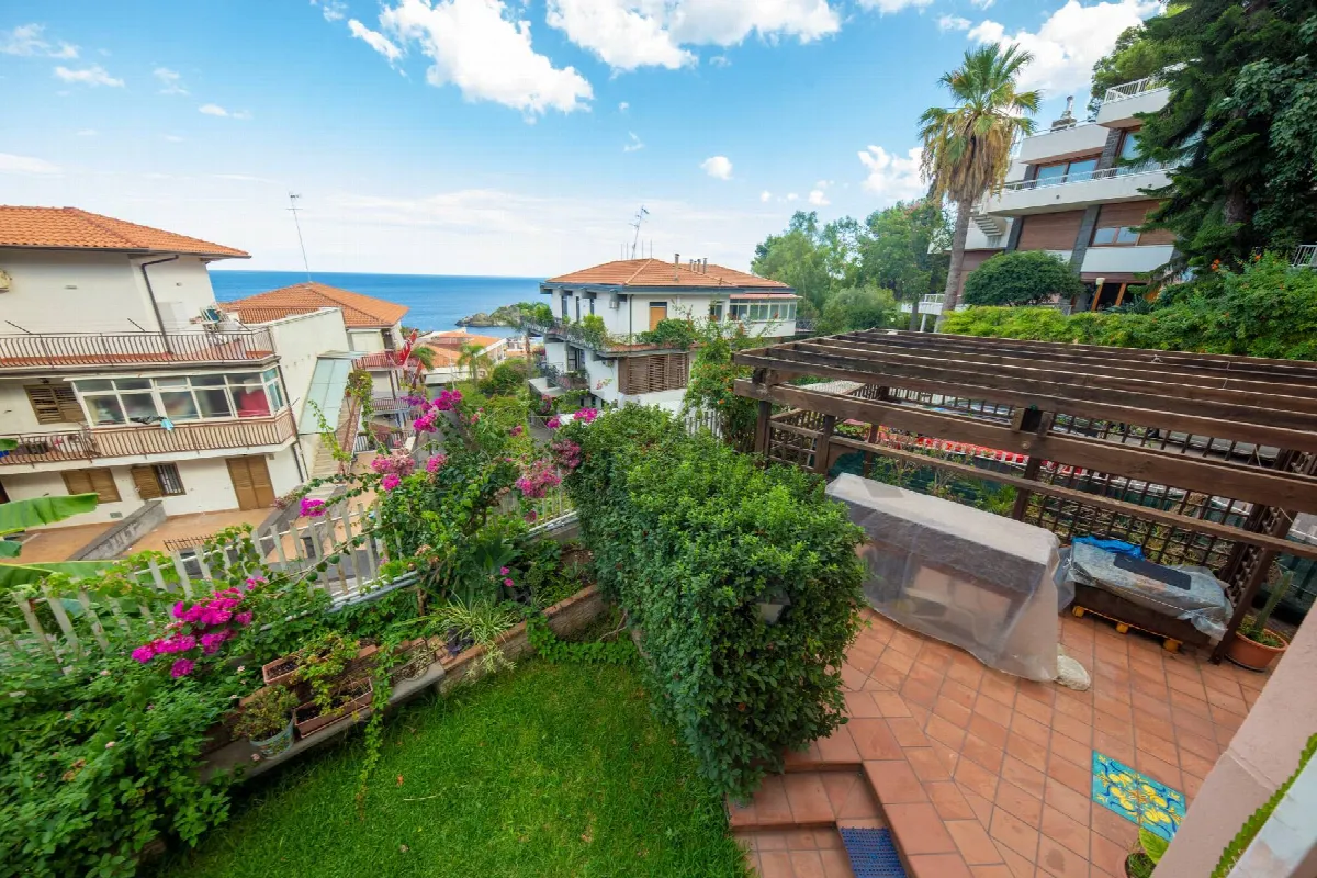 Appartamento in vendita ad Aci Castello - foto 2