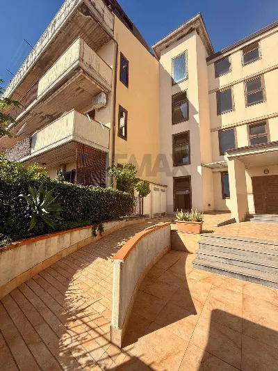 Appartamento in vendita a Fiumefreddo di S... - foto 2