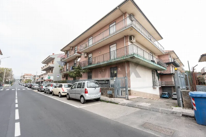 Appartamento in vendita a Aci Sant'Antonio - foto 2