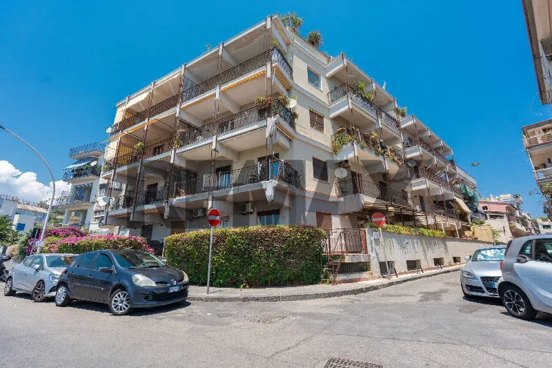Appartamento in vendita ad Aci Castello - foto 1