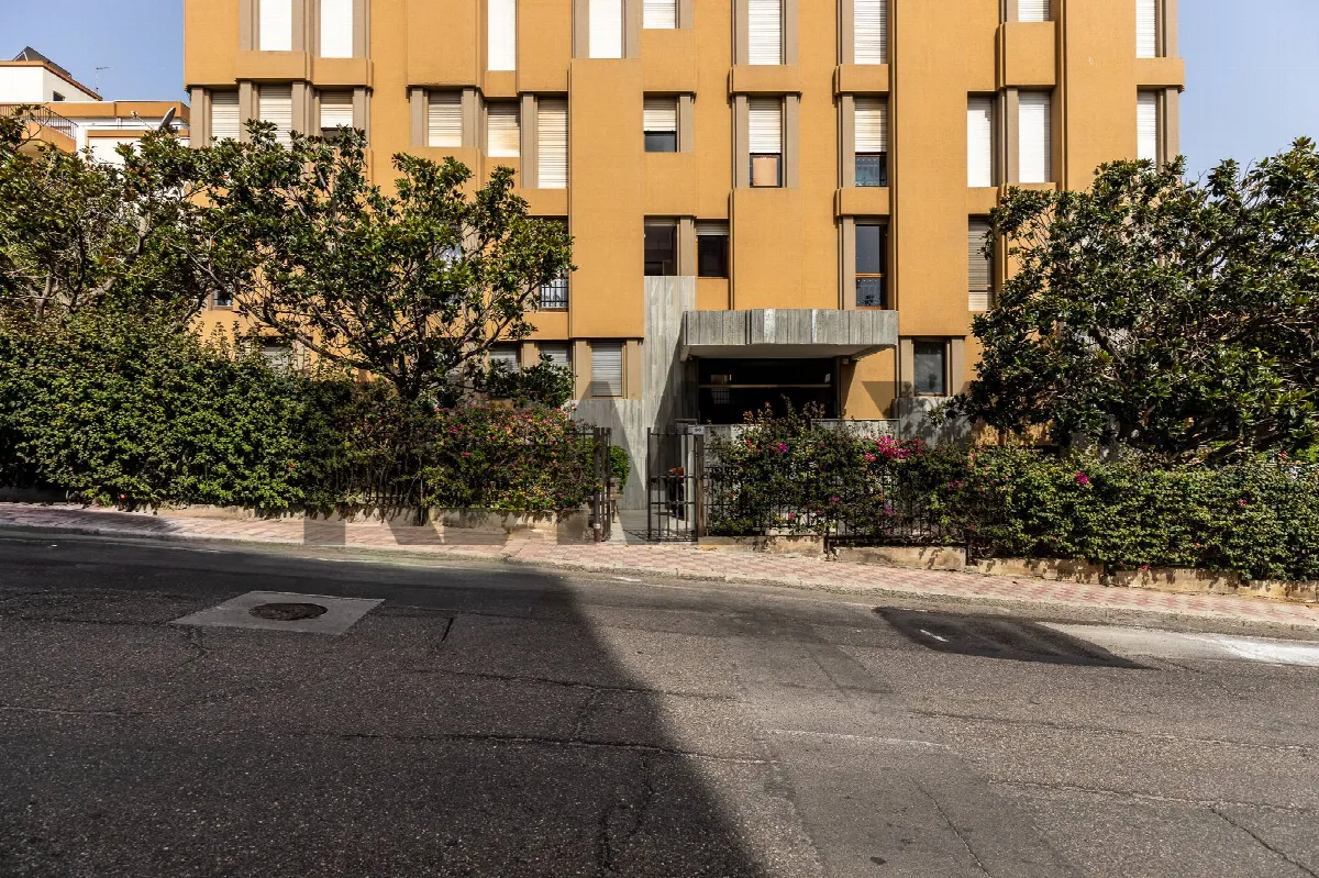 Appartamento in vendita a Cagliari, Piazza Giovanni, Genneruxi - foto 2