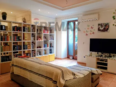 Appartamento in vendita a Napoli, San Carl... - foto 2