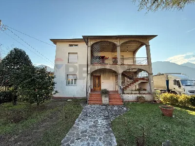 Appartamento in vendita a Coreglia Antelmi... - foto 1