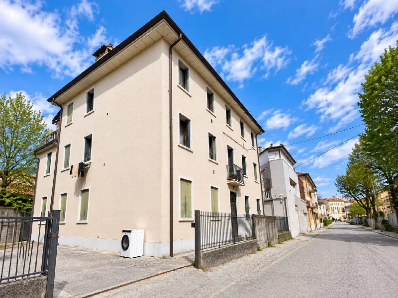Appartamento in vendita a Vicenza, San Lazzaro, Viale Verona - foto 1