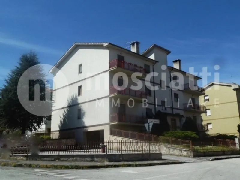 Appartamento in vendita a Esanatoglia - foto 1