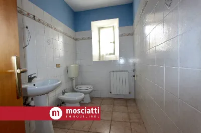 Appartamento in vendita a Esanatoglia - foto 2