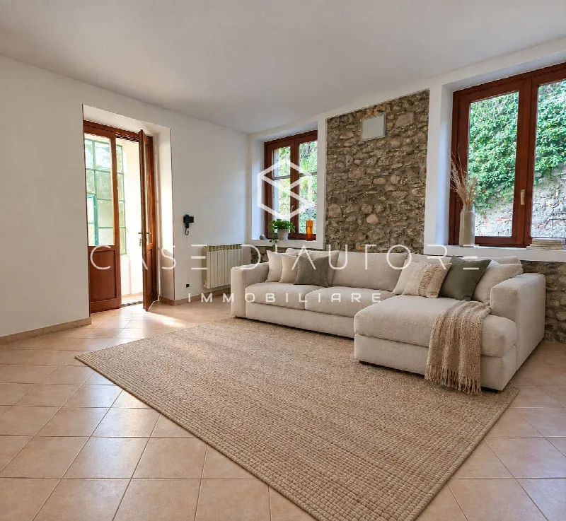 Appartamento in vendita a Cocquio-Trevisago - foto 1