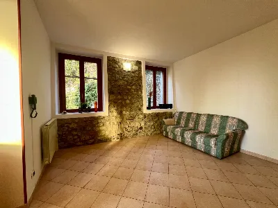 Appartamento in vendita a Cocquio-Trevisag... - foto 2
