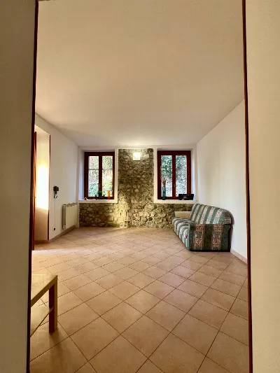 Appartamento in vendita a Cocquio-Trevisag... - foto 3