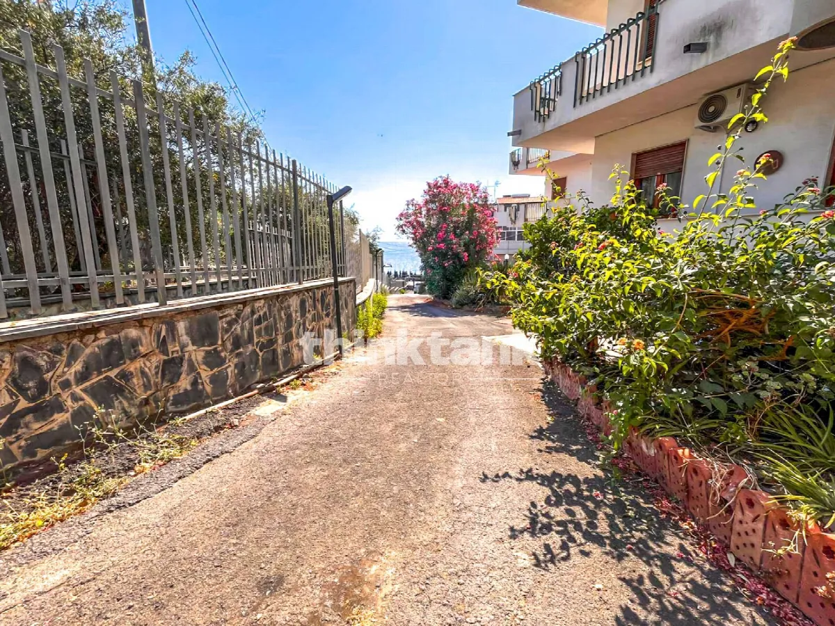 Appartamento in vendita ad Aci Castello - foto 2