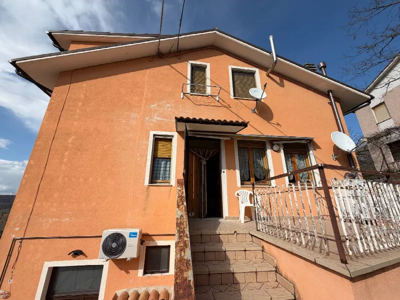 Appartamento in vendita a Fiastra - foto 1