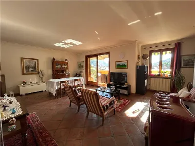 Appartamento in vendita a Adrara San Marti... - foto 1