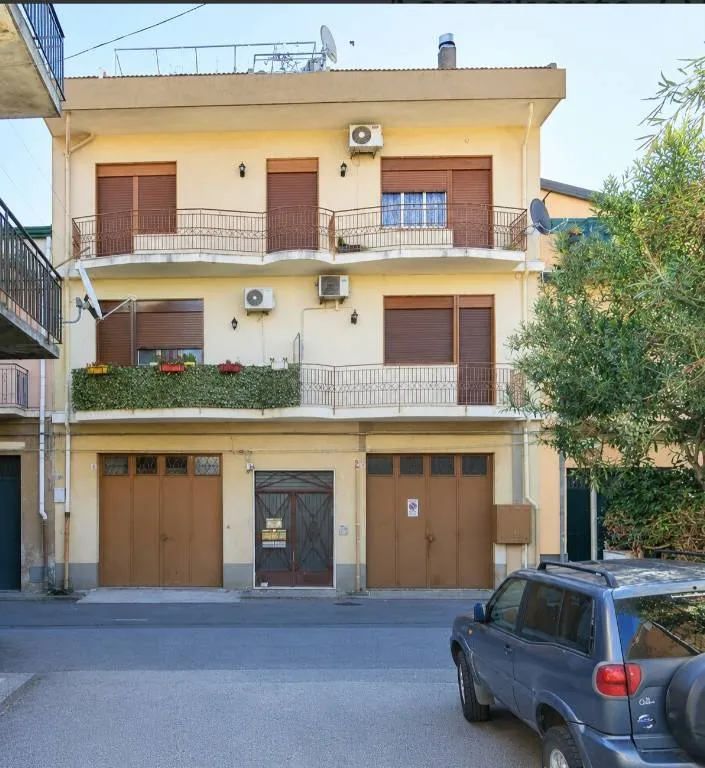 Appartamento in vendita ad Aci Sant'Antonio - foto 1