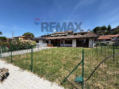 Appartamento in vendita a Venegono Superio... - foto 1