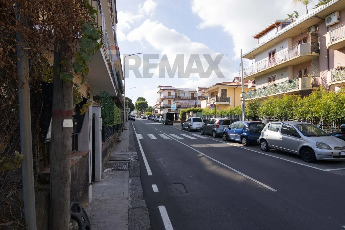 Appartamento in vendita ad Aci Sant'Antonio - foto 2
