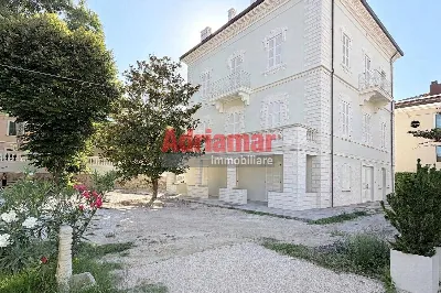 Appartamento in vendita a Pesaro, Mare, Po... - foto 1