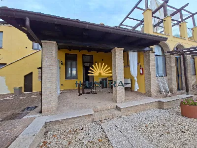 Appartamento in vendita ad Acquaviva Picen... - foto 1