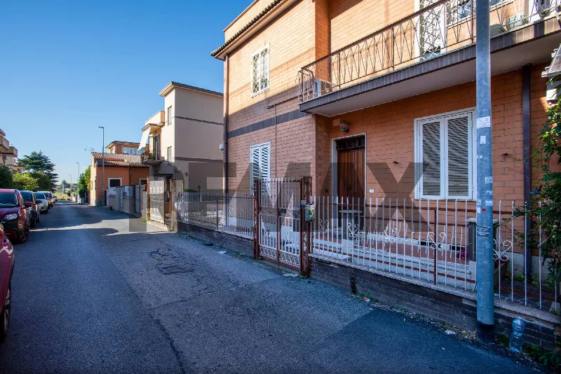 Appartamento in vendita a Roma, Borghesiana, Finocchio - foto 1
