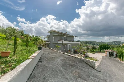 Casa Indipendente in vendita a Guidonia Mo... - foto 2