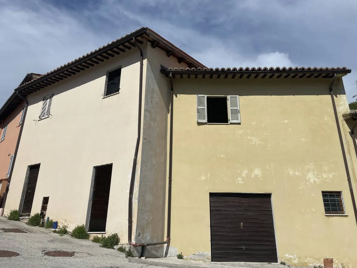 Casa Indipendente in vendita a Foligno - foto 2