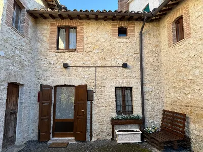 Rustico/Casale in vendita a Sellano - foto 2