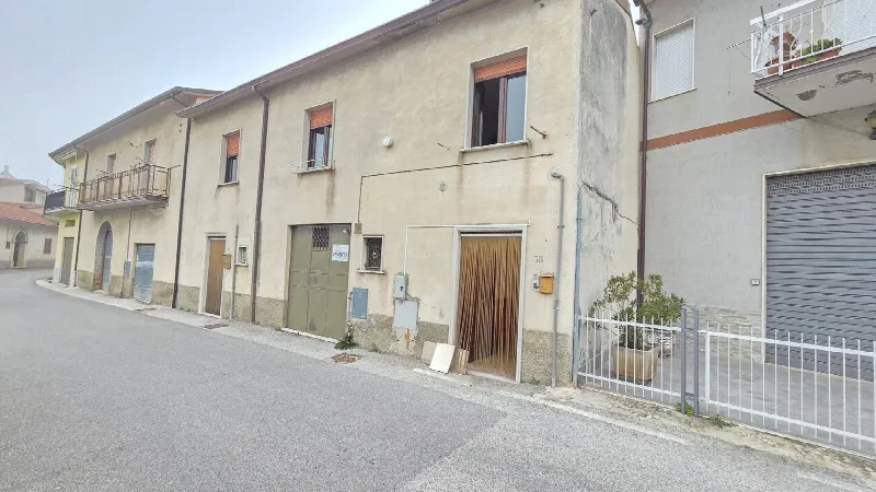Casa Indipendente in vendita a Castelfranci - foto 1