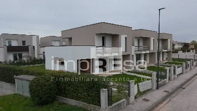 Villa a Paese