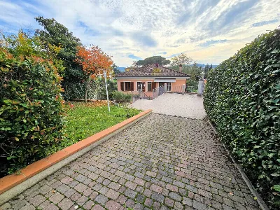 Villa a Montopoli in Val d'Arno