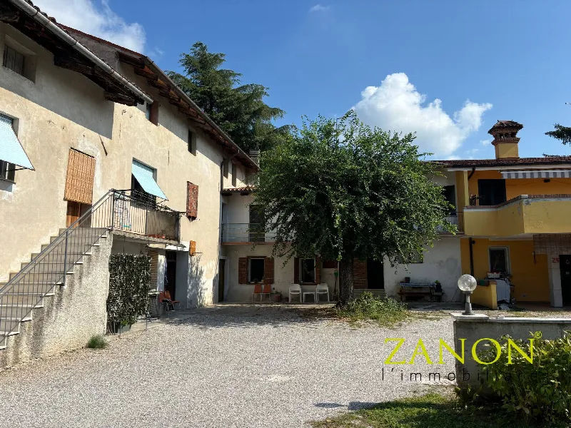 Casa Indipendente in vendita a Capriva del Friuli - foto 1