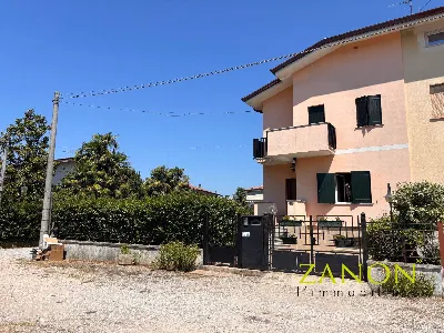 Casa Indipendente in vendita a Gradisca d'... - foto 1