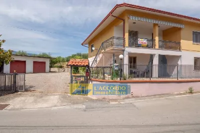 Casa Indipendente in vendita a Fara Filior... - foto 1
