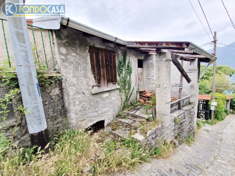 Casa Indipendente in vendita a Torno - foto 1