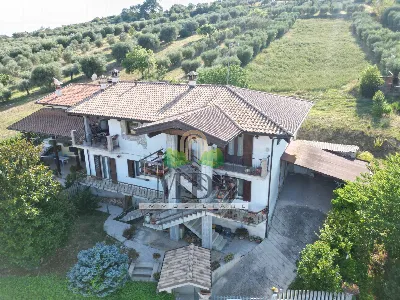 Casa Indipendente in vendita a Campli - foto 1