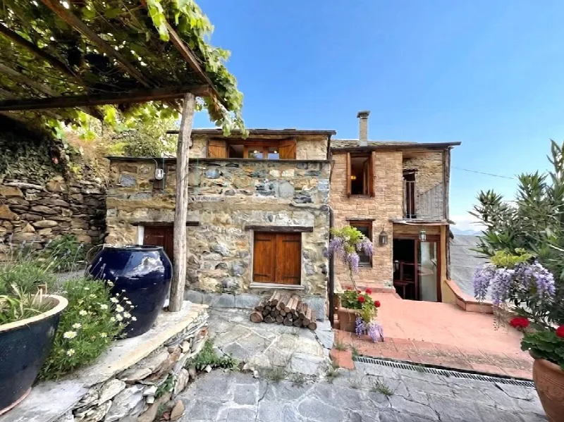 Rustico/Casale in vendita a Rezzo - foto 1