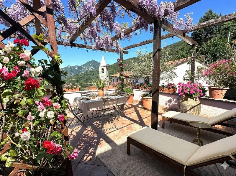 Rustico/Casale in vendita a Castelvecchio di Rocca Barbena - foto 1