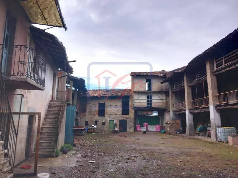 Rustico/Casale in vendita a Boltiere - foto 1