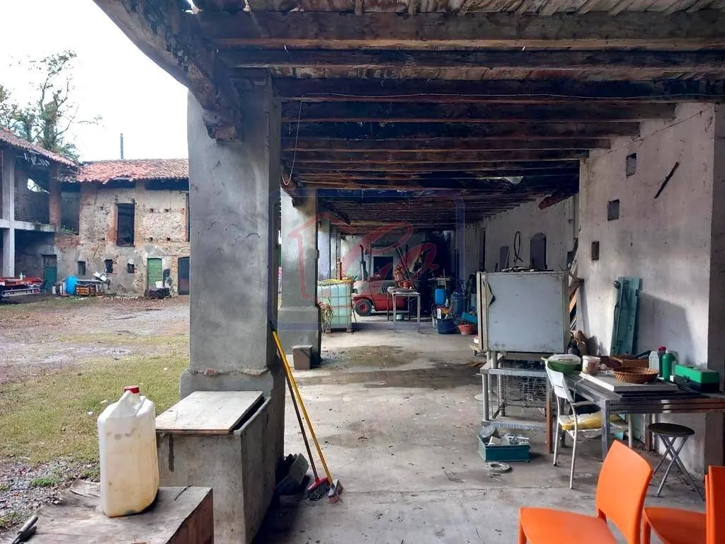 Rustico/Casale in vendita a Boltiere - foto 2