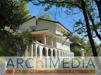 Villa in vendita a Arcisate - foto 1