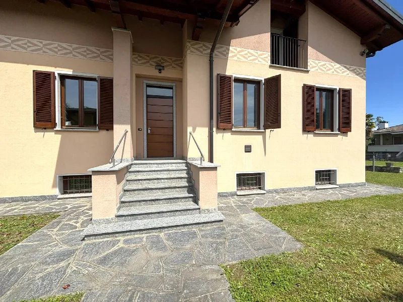Villa in vendita a Buguggiate - foto 4