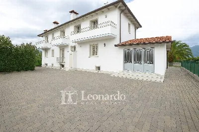 Villa in vendita a Camaiore - foto 1
