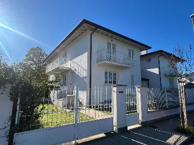 Villa in vendita a Camaiore - foto 1